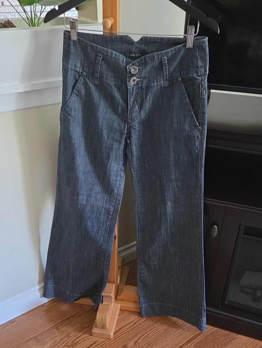 Dark Wide-Leg Jeans